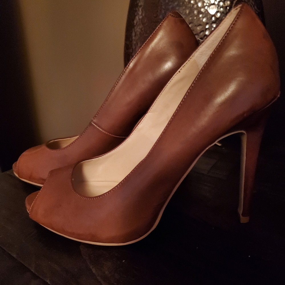 Guess Cognac color Heels